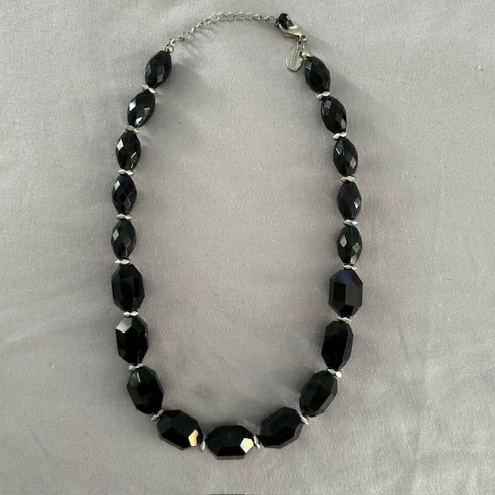 Onyx graduated stone necklace